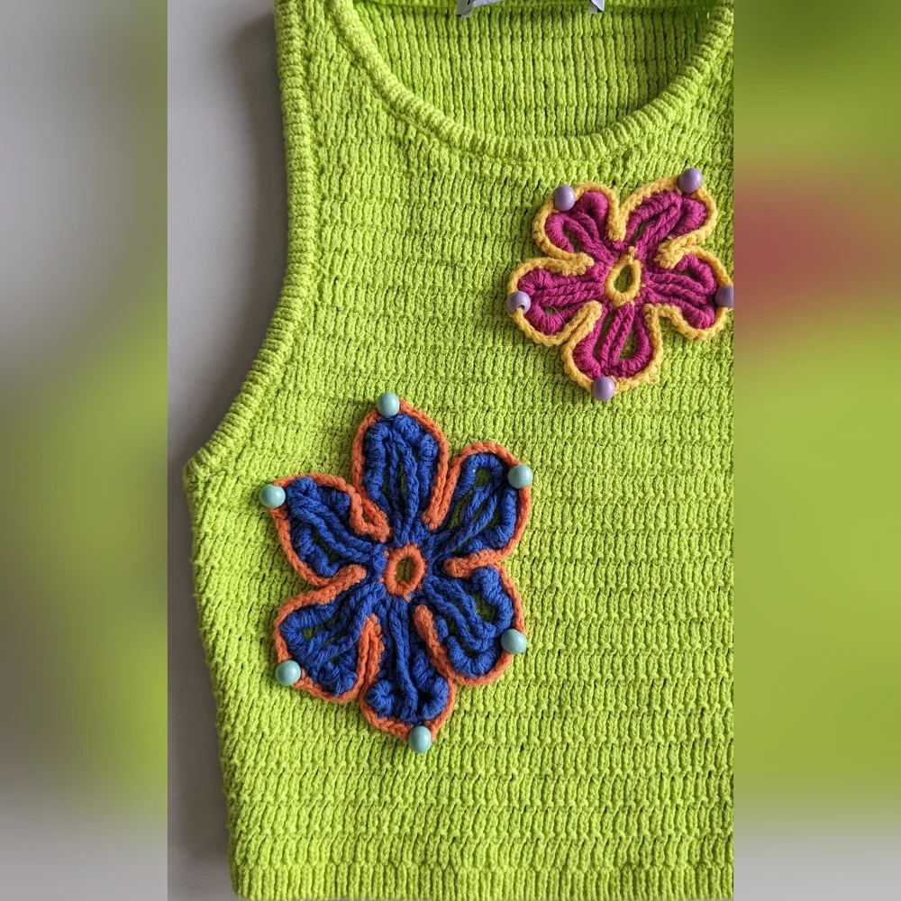 FINAL PRICE Zara Green Knit Crop Top XS Floral Crochet Detail Wooden Bead Unique - Picture 2 of 3